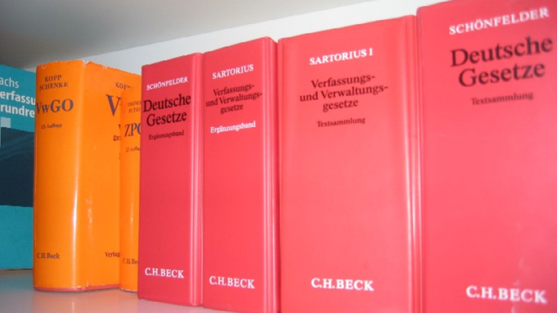Gesetze: Bücher und Loseblattsammlungen